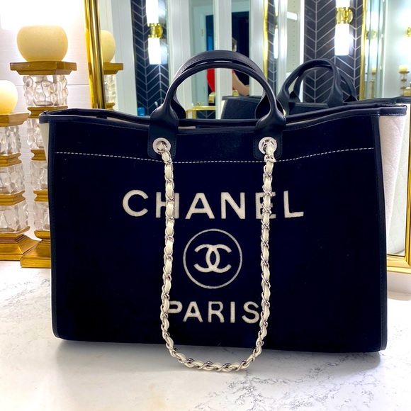 Never used CHANEL large wool felt shopping tote in black and white. - Picture 1 of 14